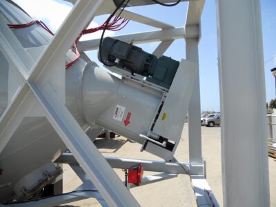 DSS 1400 Positive Feed Terminal Silo Close Up